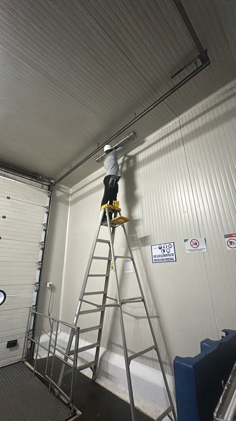 Tablero de control de refrigeración industrial instalado por Coltronix