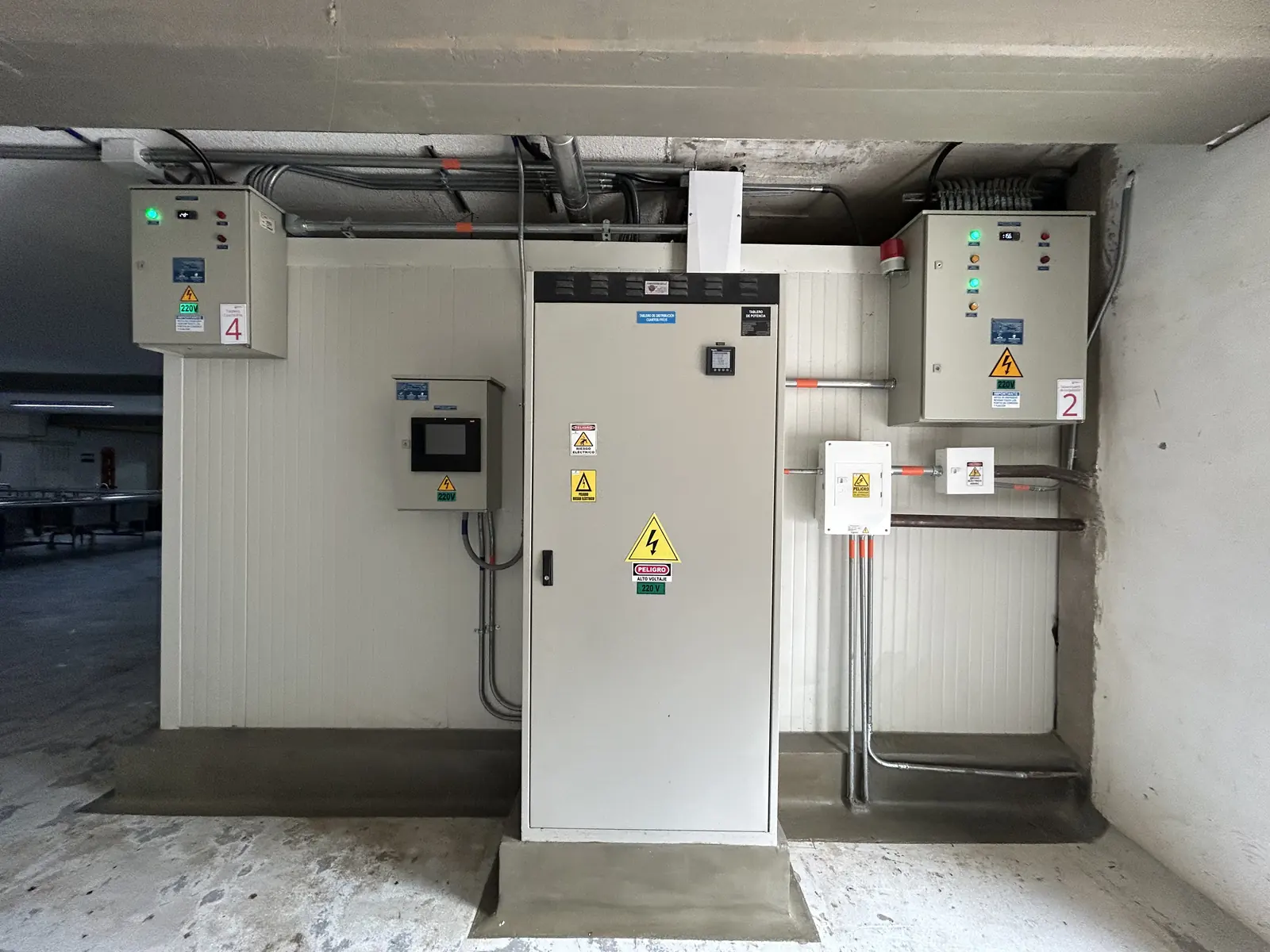 Tableros eléctricos de cuartos fríos instalados por Coltronix en la Universidad del Valle